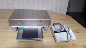 Mettler Toledo Präzissionswaage.jpg